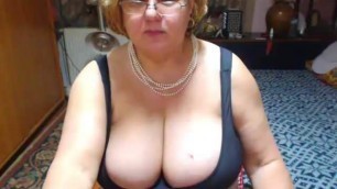 Mature with fat tits