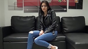 Anna, a young Moroccan 18 years old, has a casting and sucks me off for money .... a real slut ...